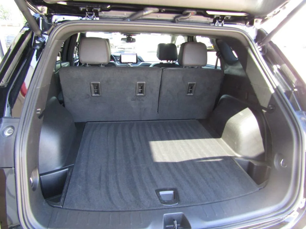 Used 2025 Black Chevrolet RS image 35