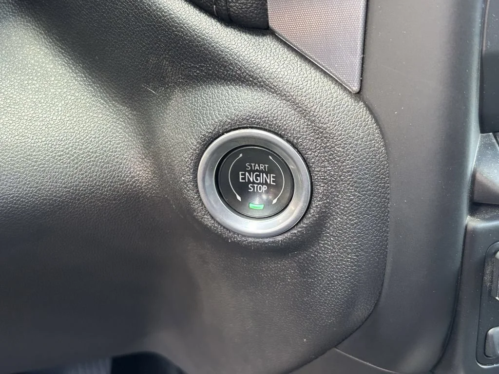 Used 2022 Summit White GMC SLT image 35