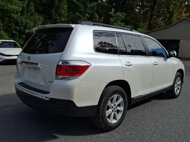Used 2013 White Toyota SE image 7