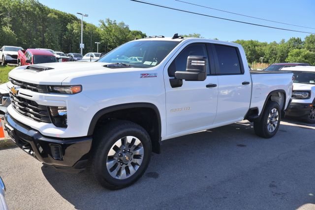 Used 2025 White Chevrolet Custom image 1