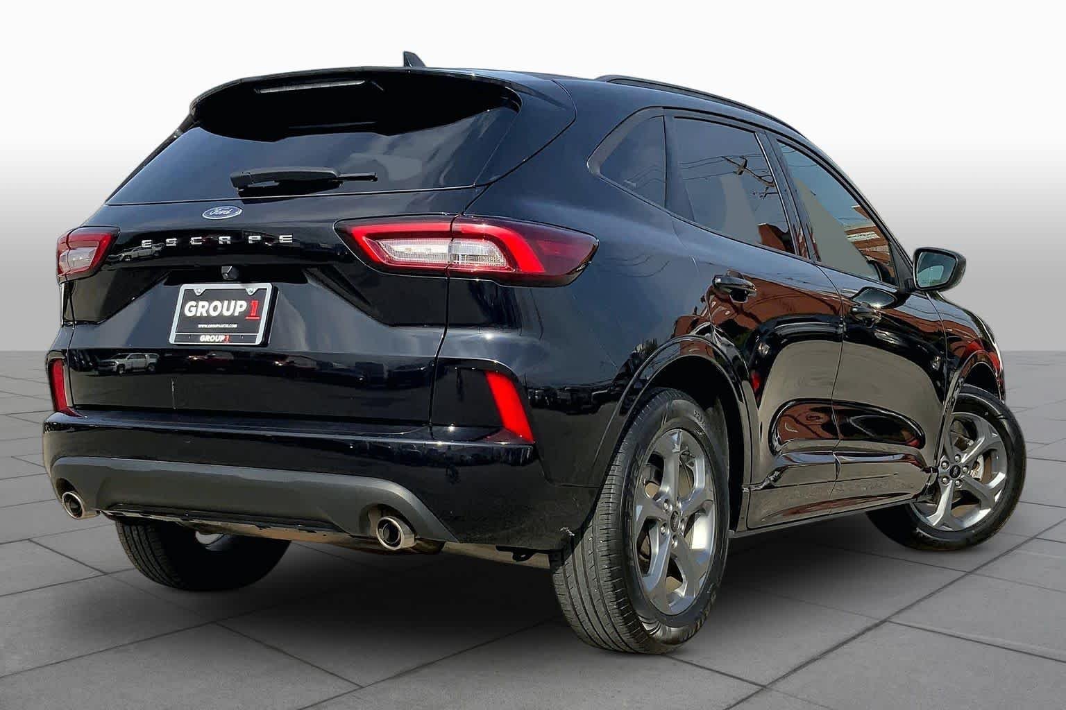 Used 2024 Agate Black Metallic Ford ST-Line image 11