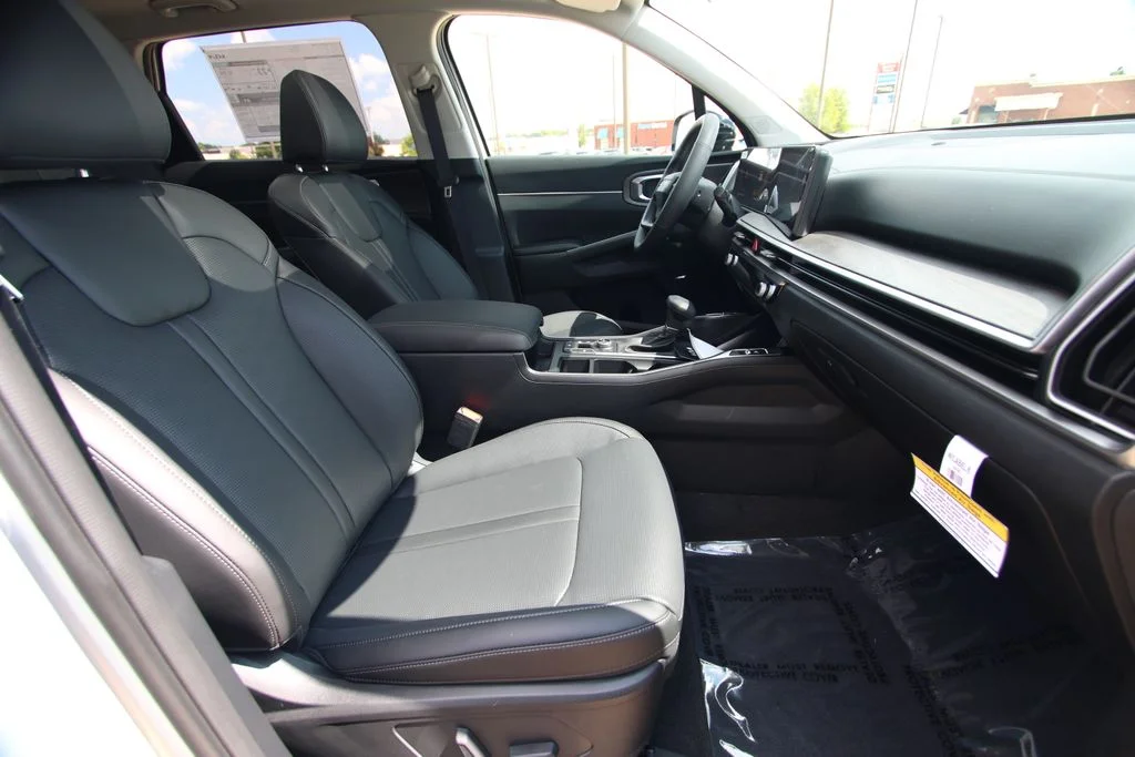 New 2026 Silver Kia  image 8