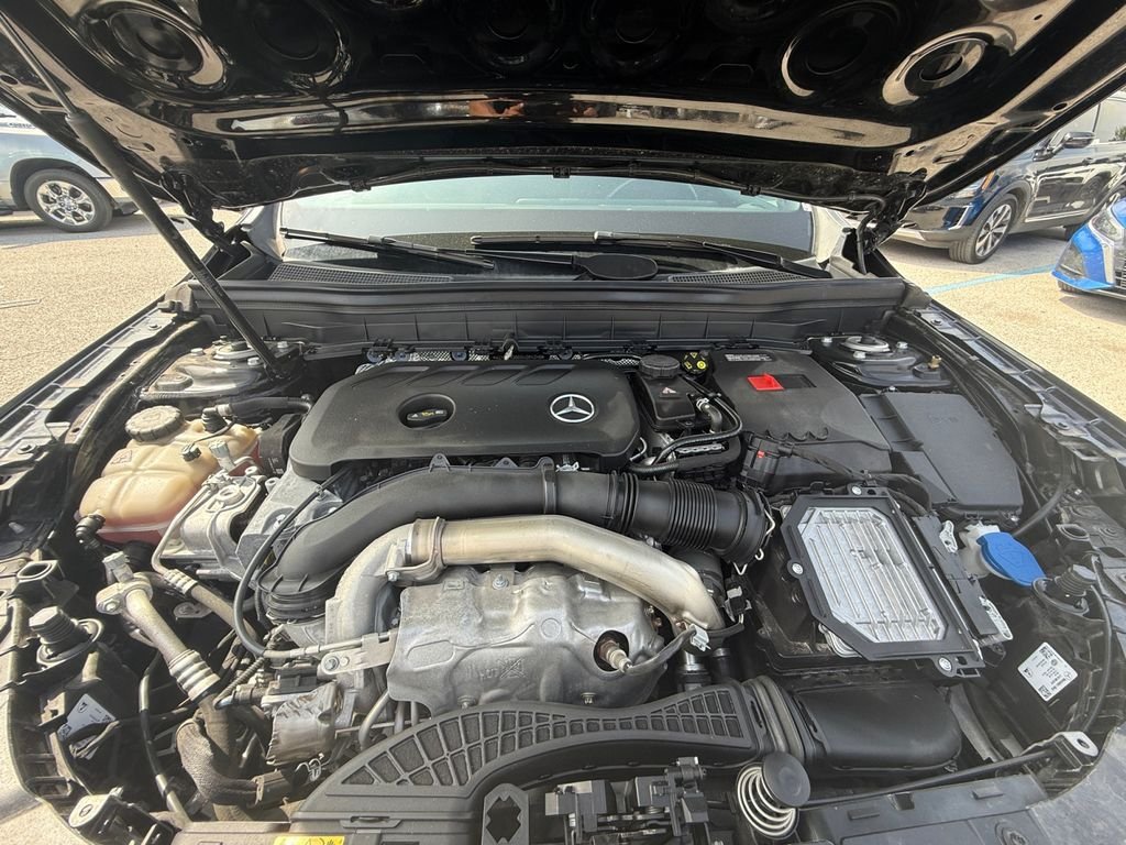 Used 2025 Black Mercedes-Benz GLB 250 image 20