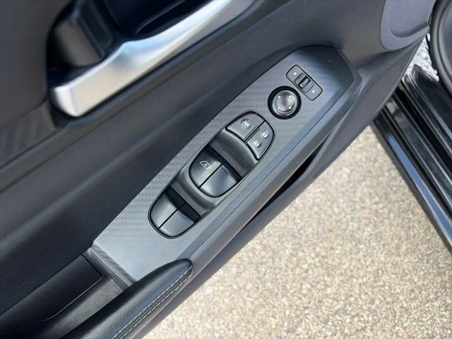 Used 2025 Super Black Clearcoat Nissan 2.5 SV image 18