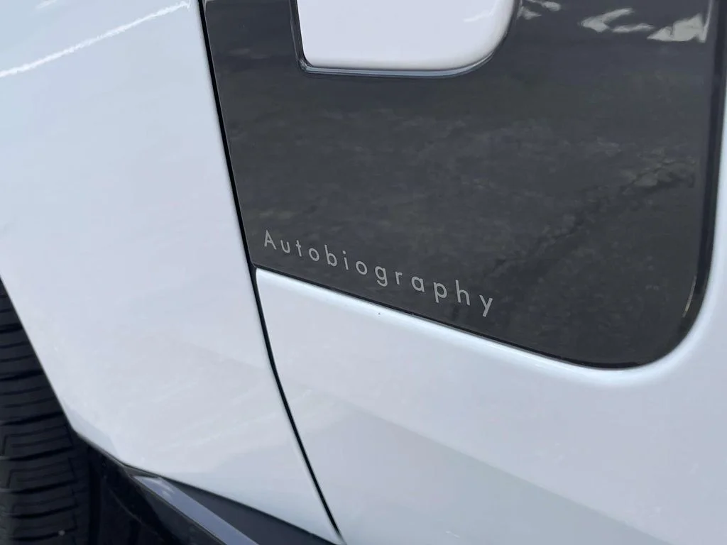 New 2026 Ostuni Pearl White Land Rover Autobiography image 13