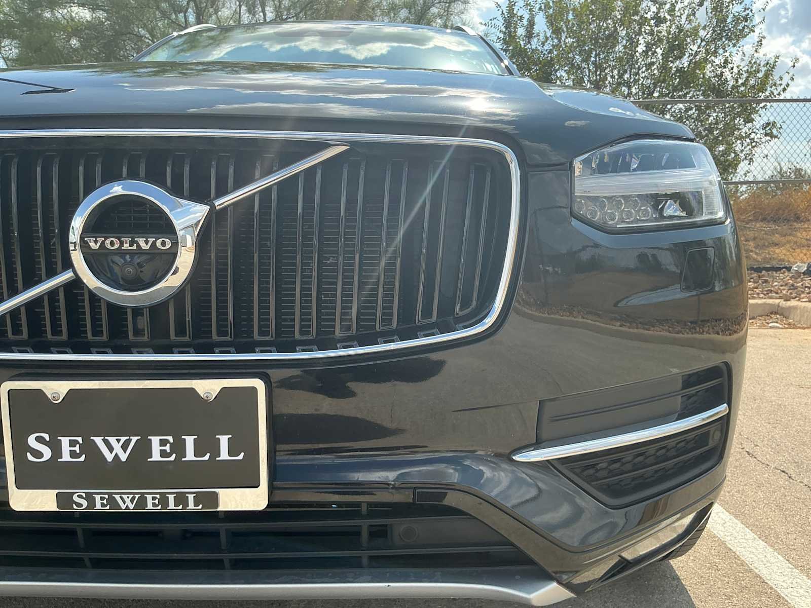 Used 2019 Onyx Black Metallic Volvo Momentum image 8