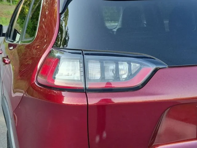 Used 2019 Red Jeep Latitude Plus image 21