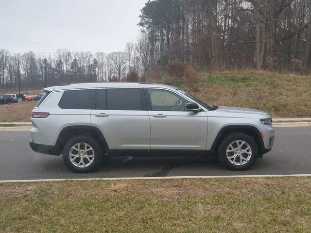 Used 2023 Silver Jeep Limited image 18
