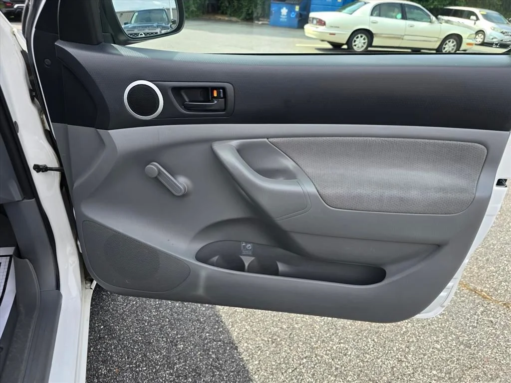 Used 2007 White Toyota  image 13