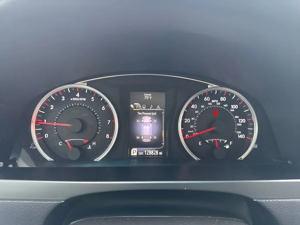 Used 2016  Toyota XSE image 26