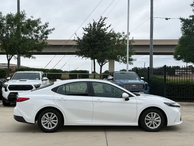 2025 Toyota Camry LE - Photo 6