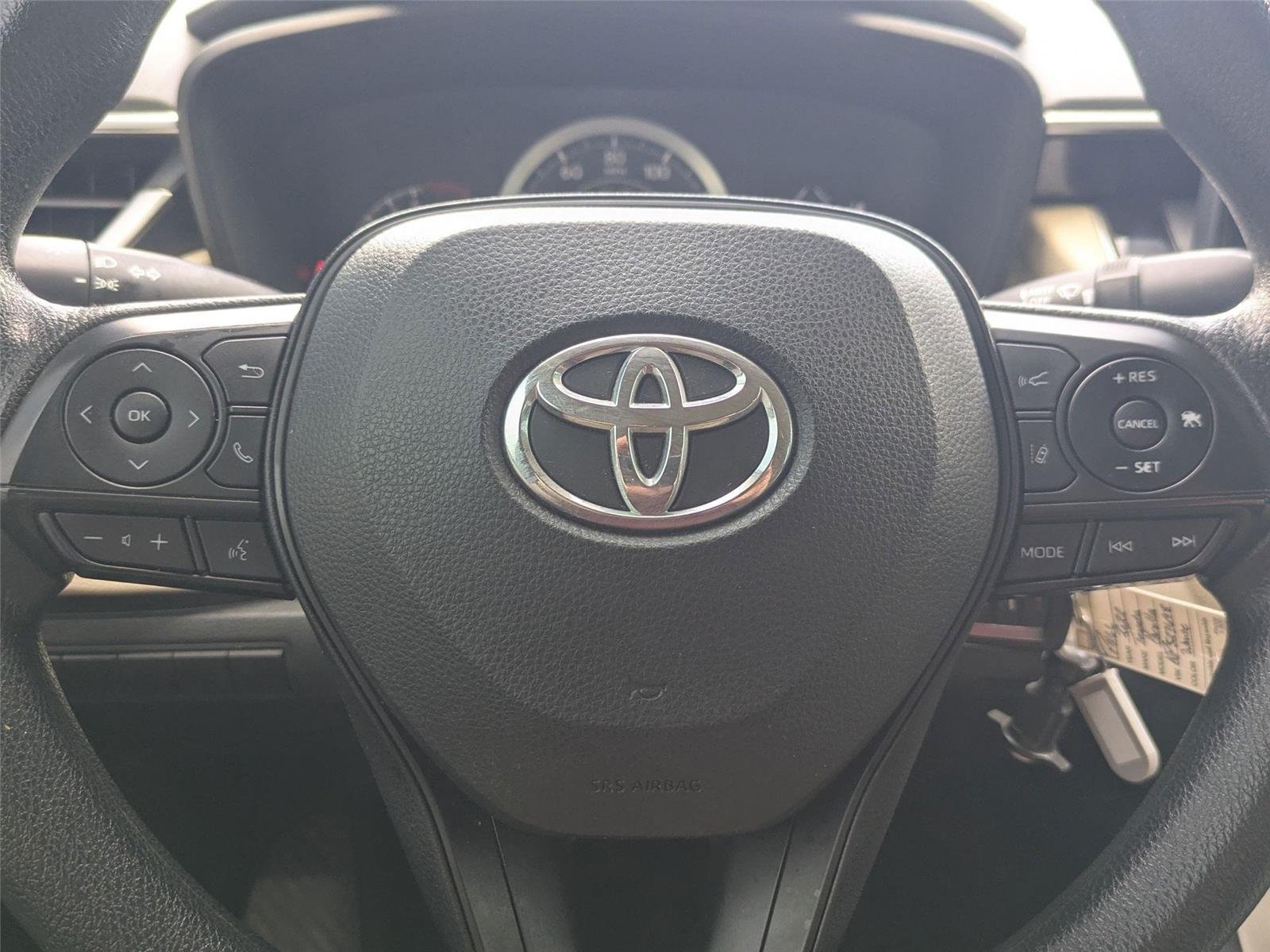 Used 2022 White Toyota LE image 13