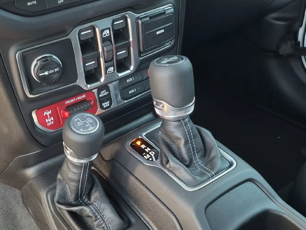 New 2027 White/off-white Jeep Rubicon X image 24