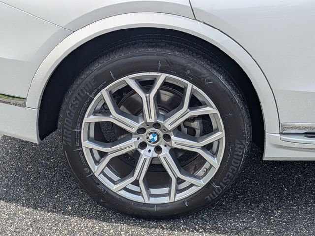 Used 2025 White BMW xDrive40i image 11