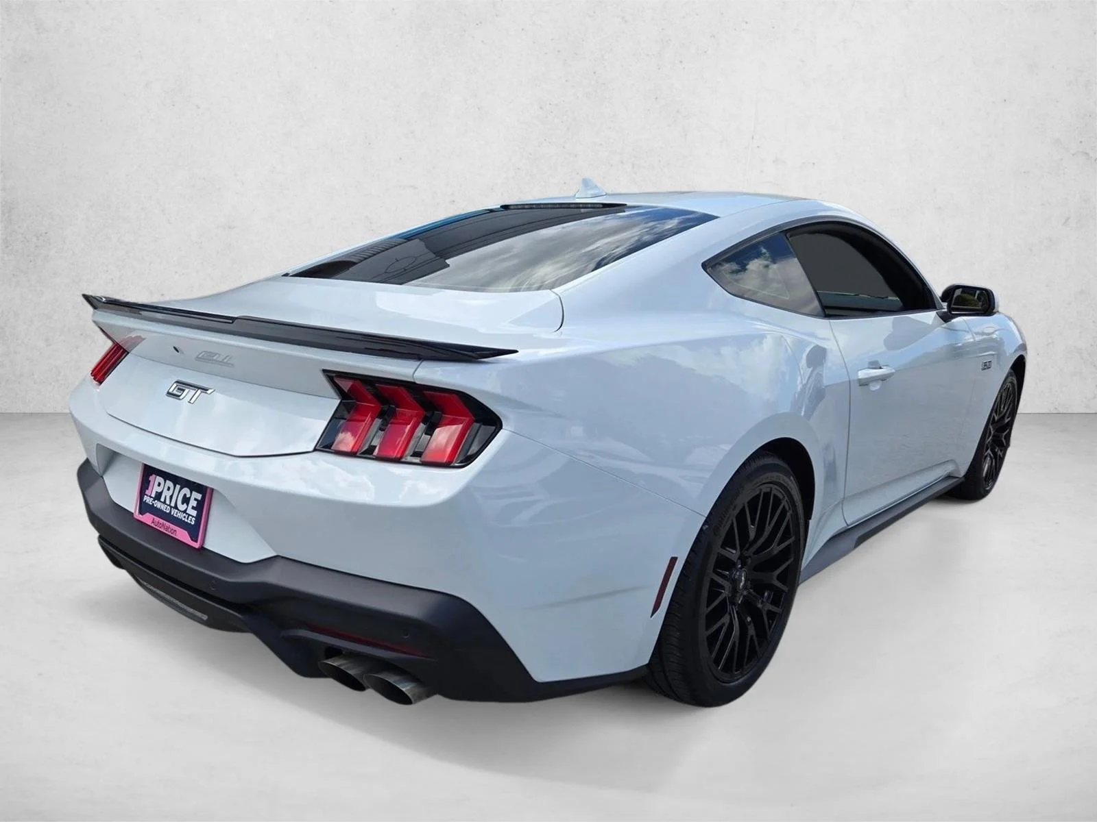 Used 2025 Oxford White Ford GT Premium image 5