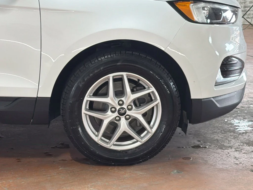 Used 2024 Oxford White Ford SEL image 9