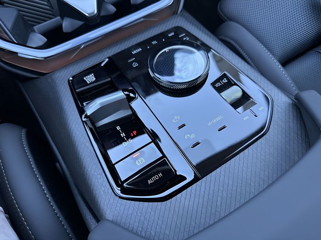 2026 BMW X3 30 - Photo 24