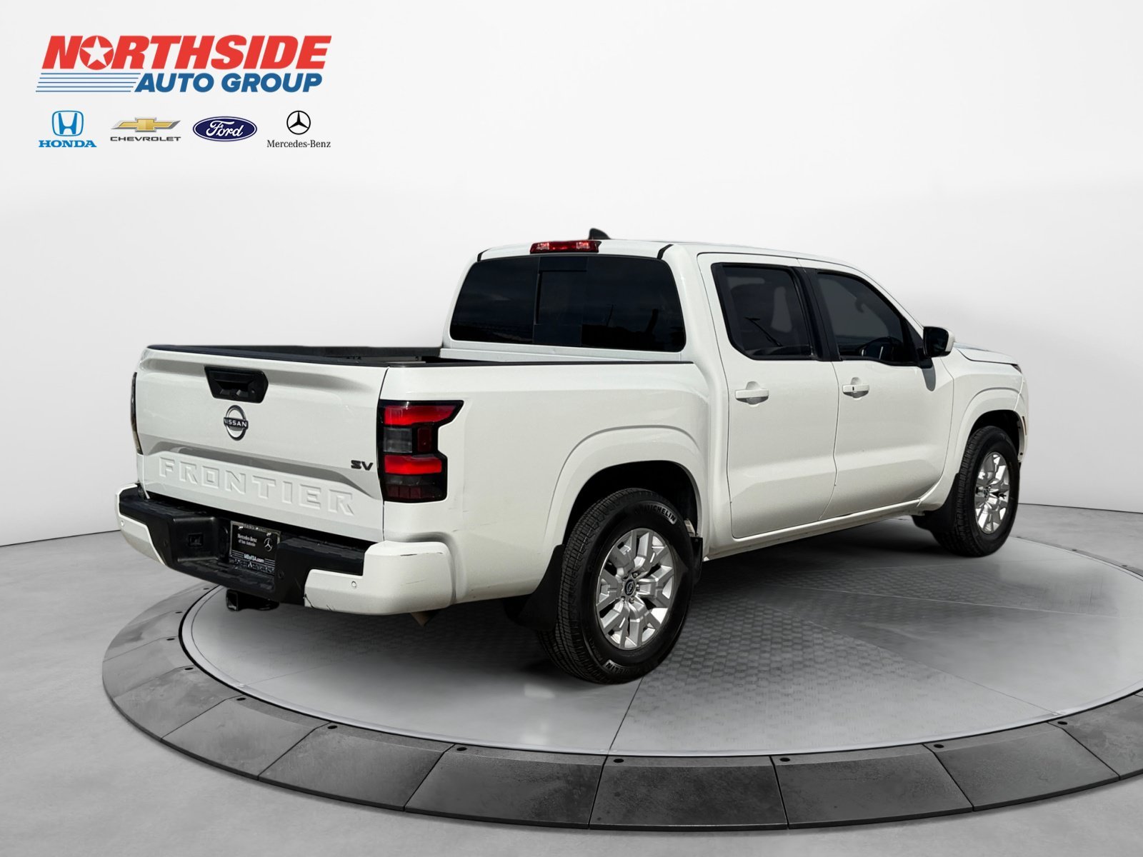 Used 2023 Glacier White Nissan SV image 7