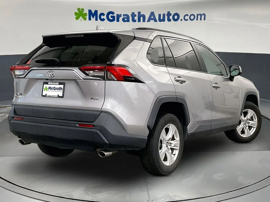 Used 2020 Silver Toyota XLE image 16