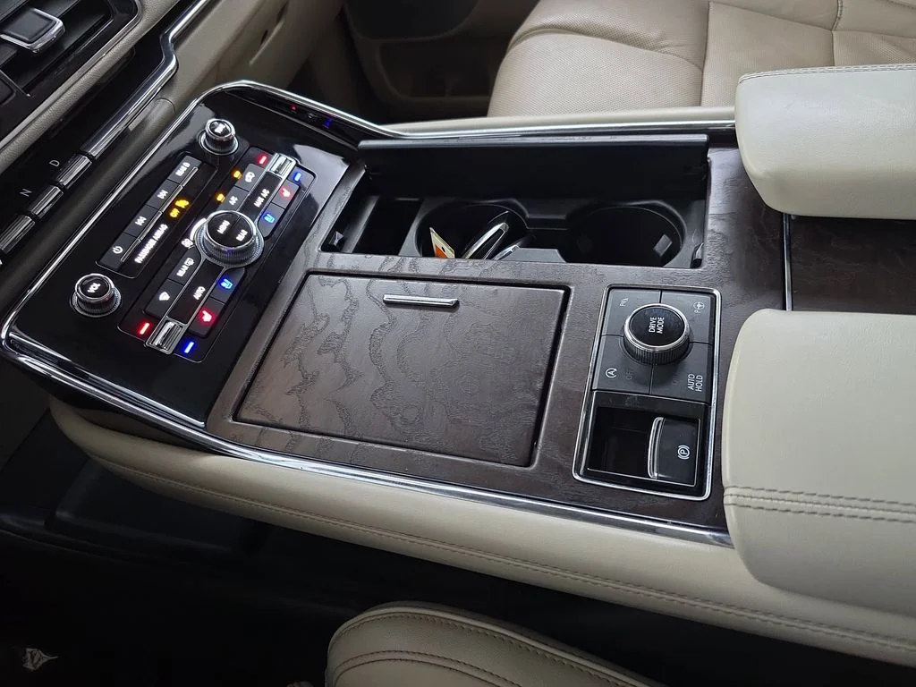 Used 2018 Velvet Lincoln Reserve image 25