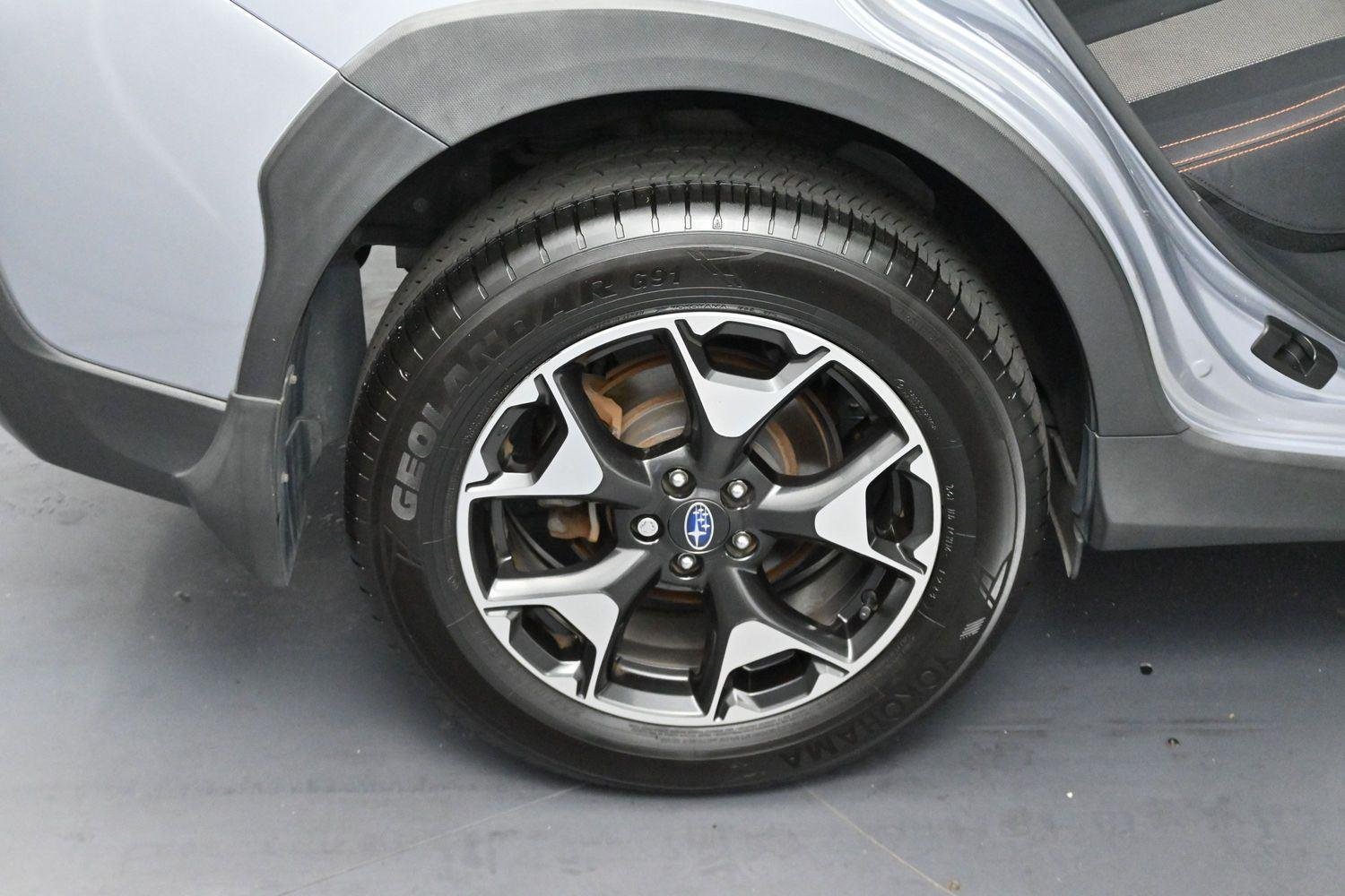 Used 2020 Ice Silver Metallic Subaru Premium image 32