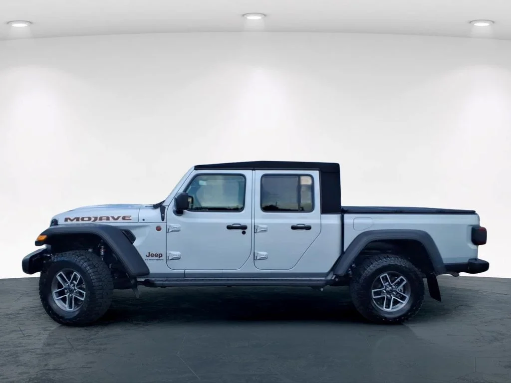 Used 2024 Silver Jeep Mojave image 14