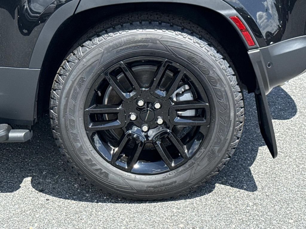 New 2026 Santorini Black Land Rover S image 29