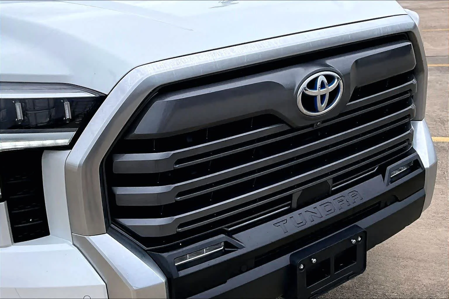 Used 2024 Wind Chill Pearl Toyota Limited Hybrid image 30