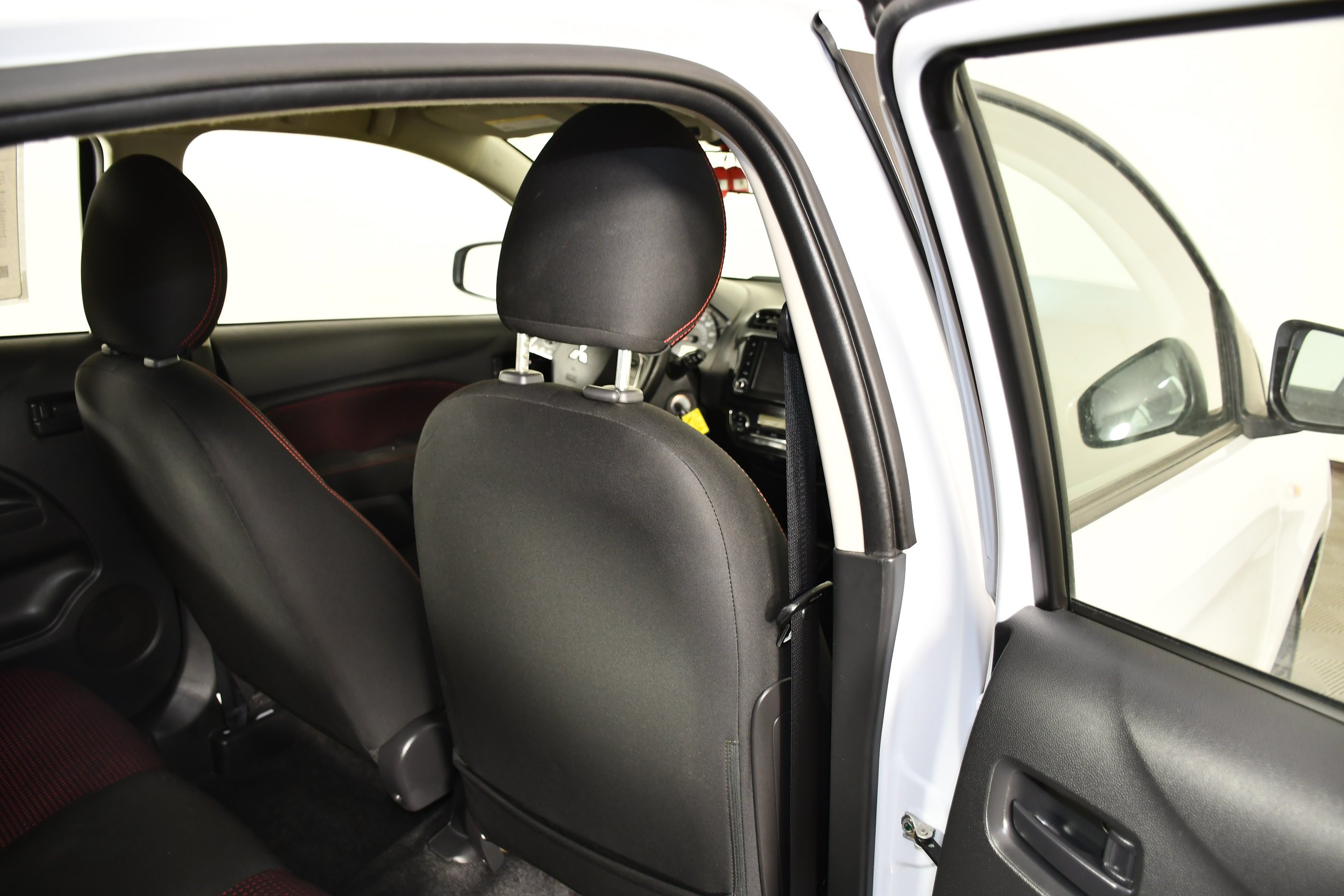 Used 2022 White Mitsubishi Black Edition image 42