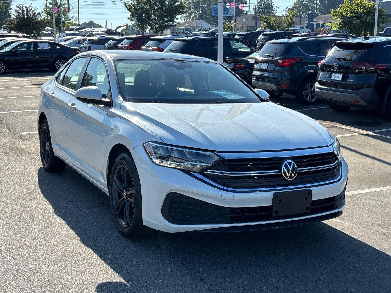 Certified Used 2023 Opal White Pearl Volkswagen SE image 7