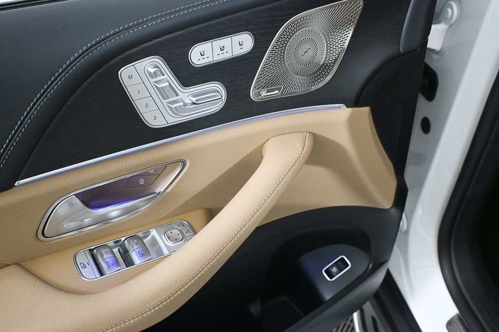 New 2026 Polar White Mercedes-Benz GLS 580 image 8