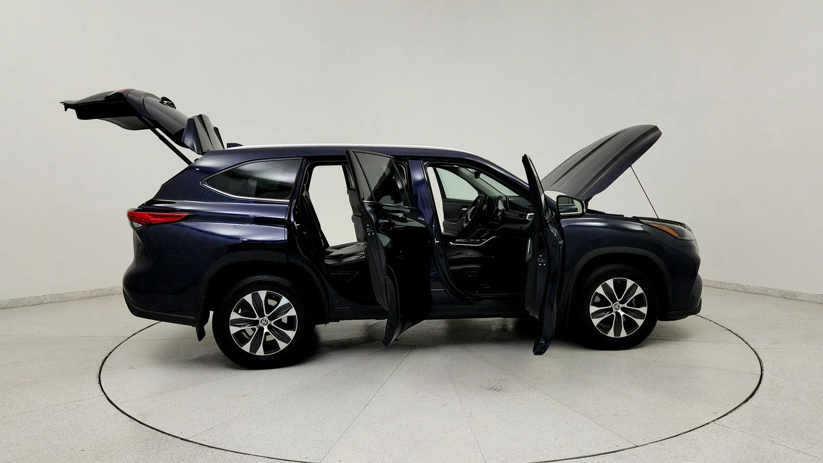 Used 2022  Toyota XLE image 14