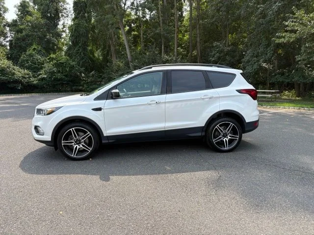 Used 2019 White Platinum Clearcoat Metallic Ford SEL image 3