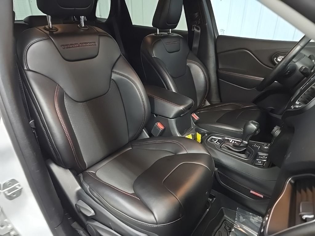 Used 2019 White Jeep Trailhawk image 18