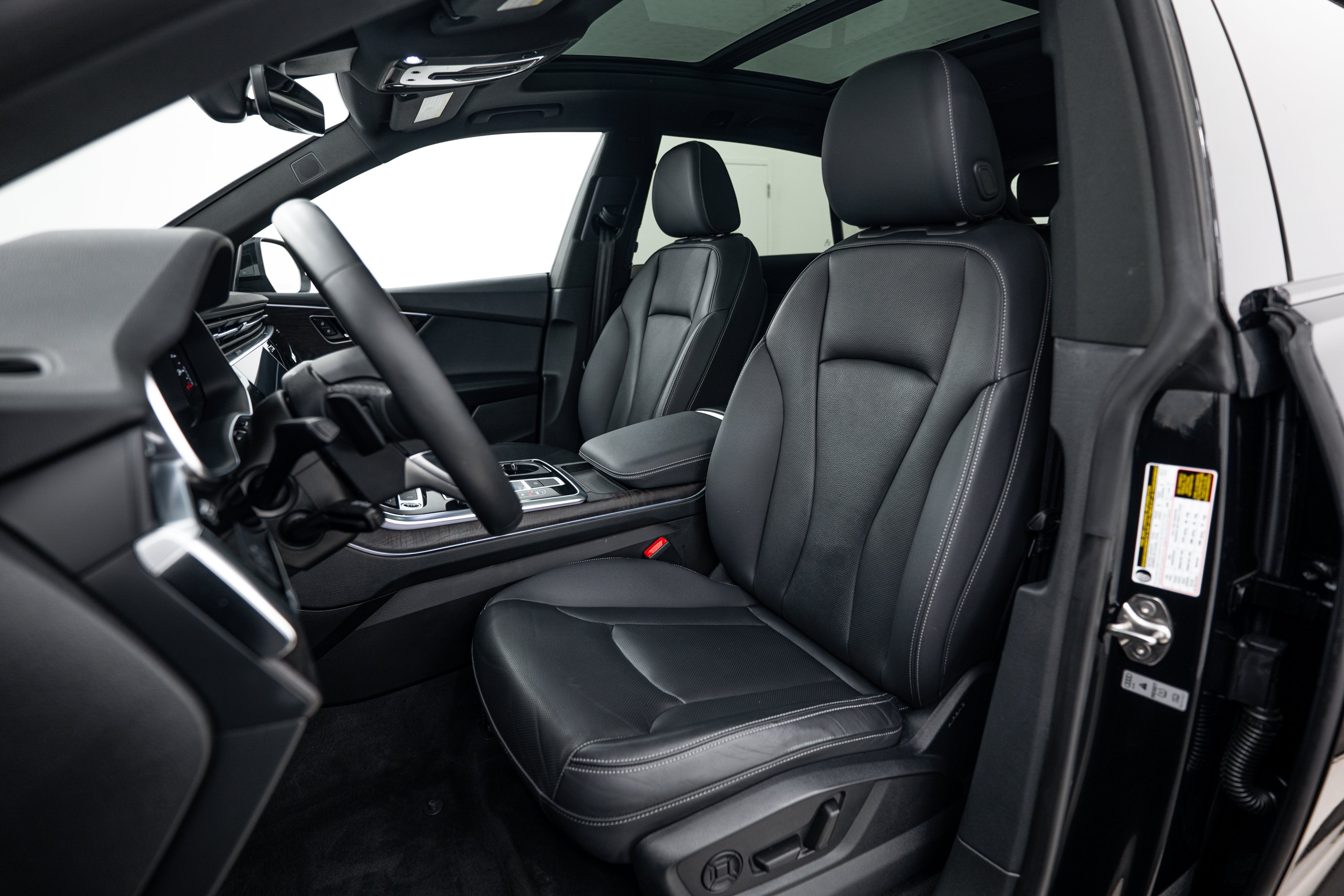 Certified Used 2022 Mythos Black Metallic Audi Premium Plus image 16