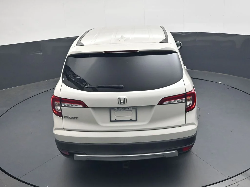 Used 2019 White Diamond Pearl Honda EX image 28