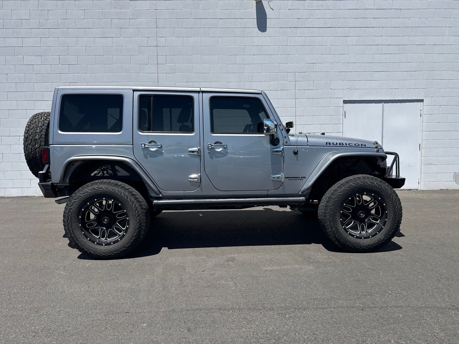 Used 2017 Silver Jeep Unlimited Rubicon image 1