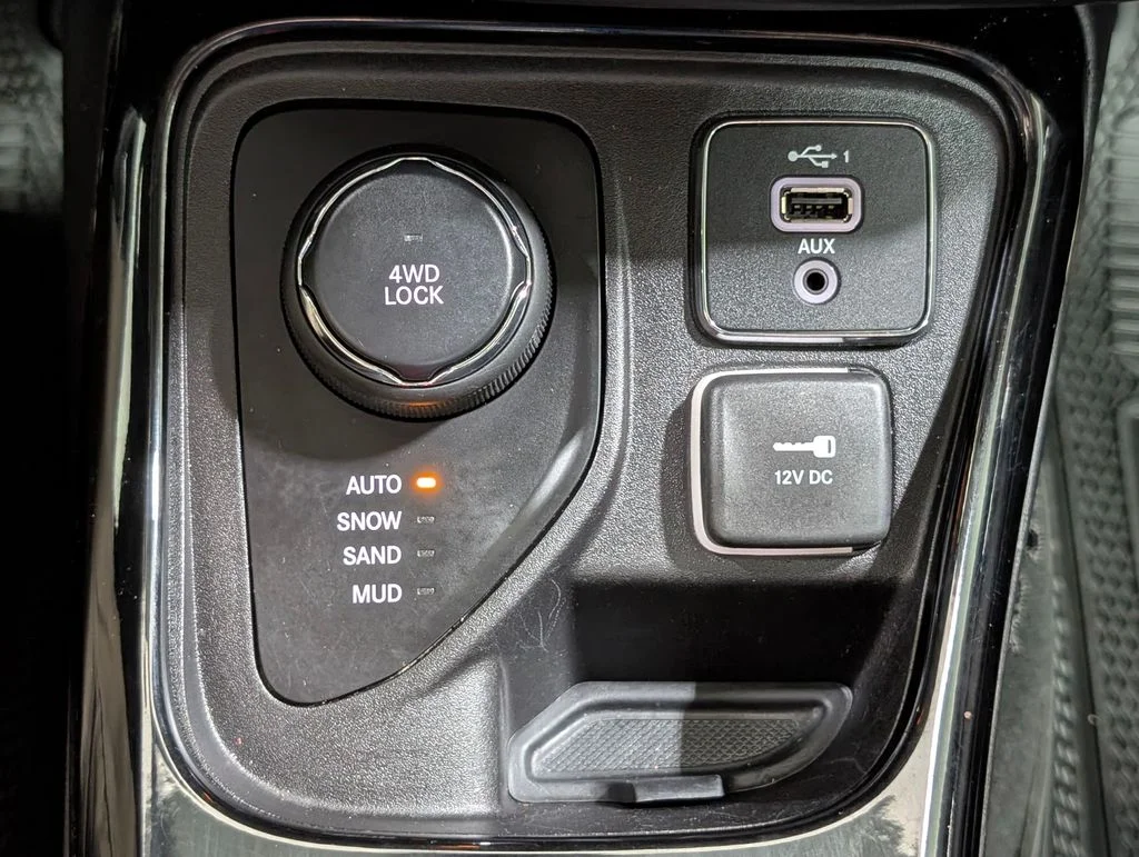 Certified Used 2019 White Clearcoat Jeep Limited image 8