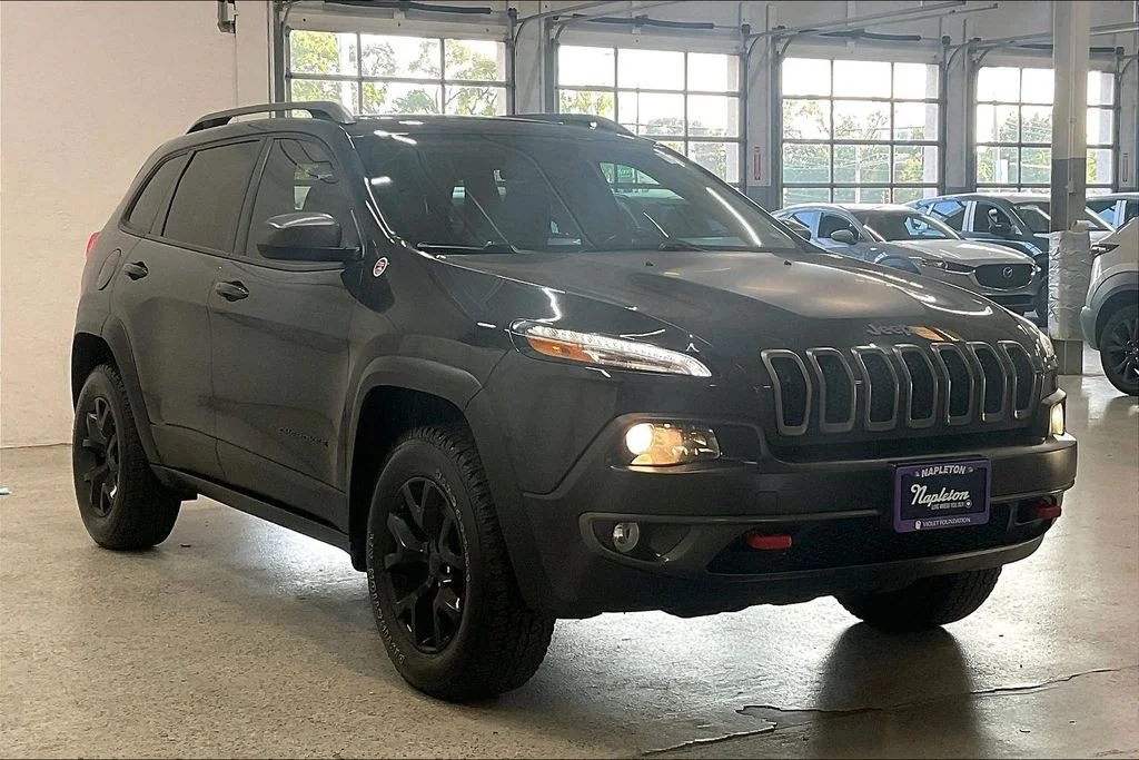 Used 2016 Black Jeep Trailhawk image 34