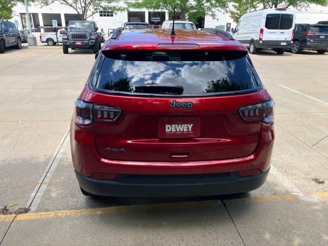 Certified Used 2025 Red Hot Pearlcoat Jeep Latitude image 5