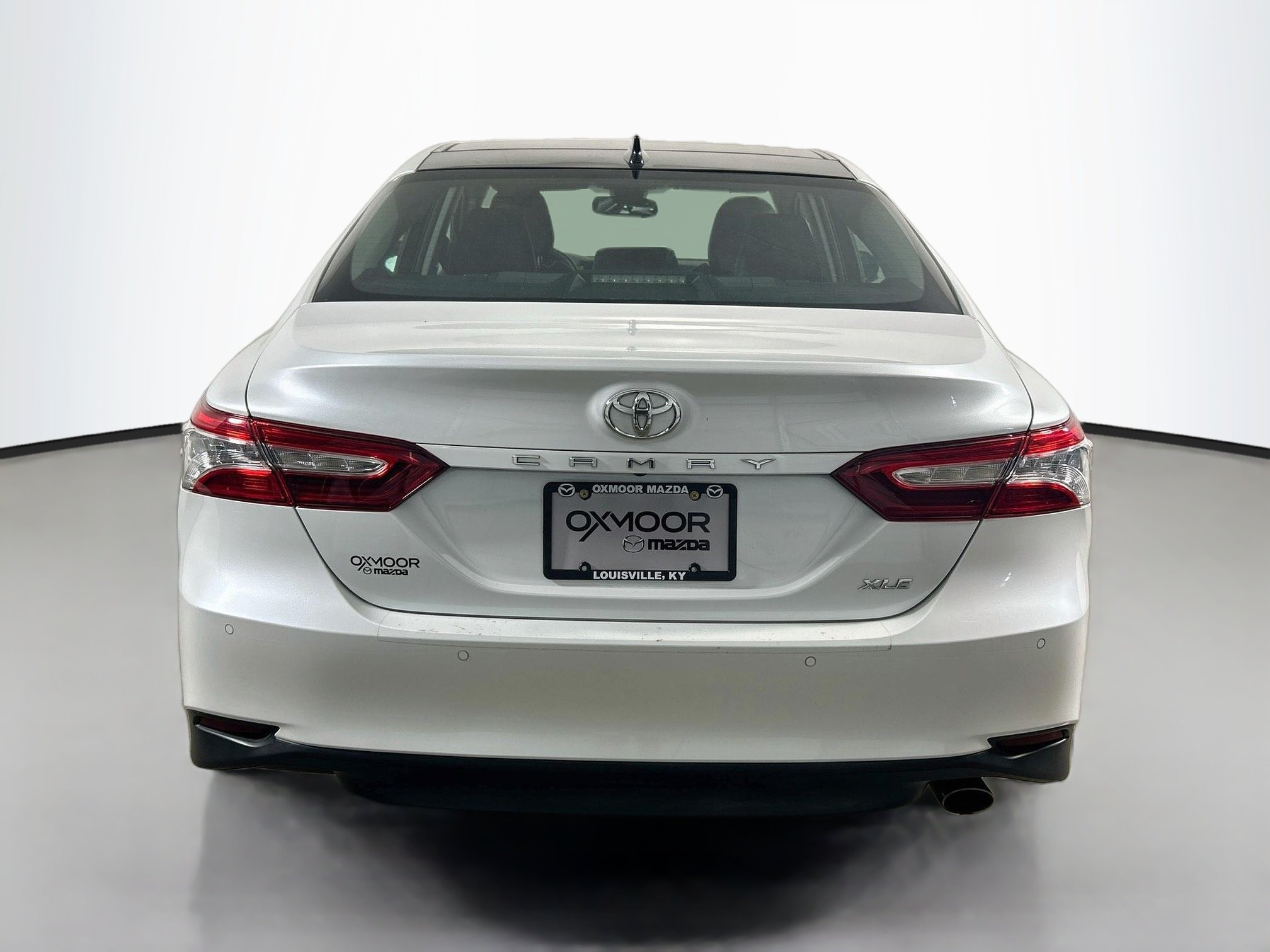 Used 2018 Wind Chill Pearl Toyota XLE image 6