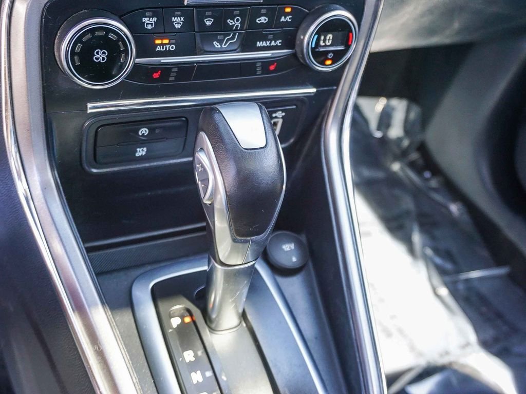 Used 2019 Red Ford SE image 23