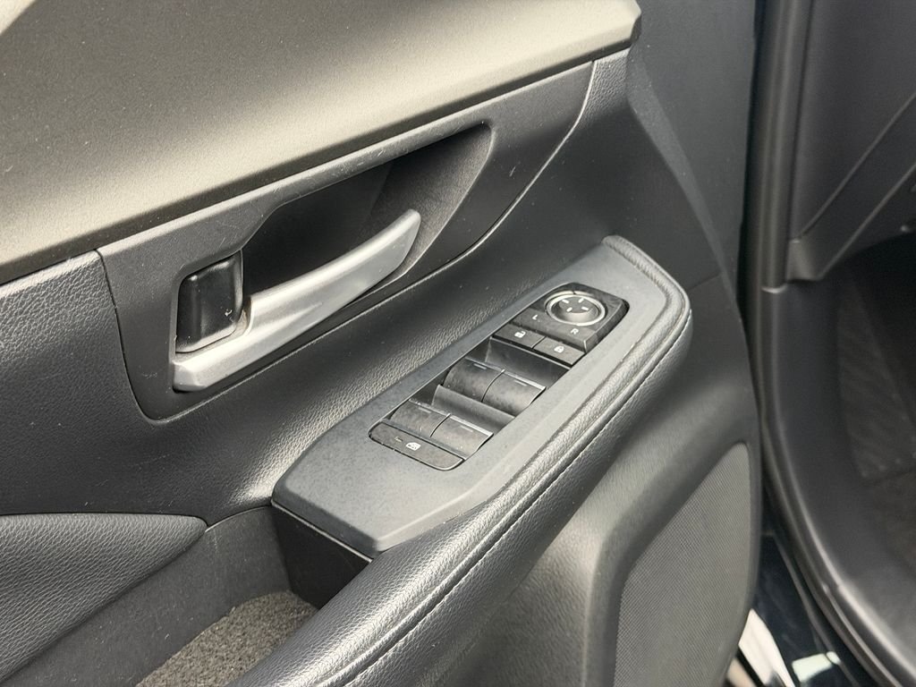 Used 2025  Toyota XLE image 15