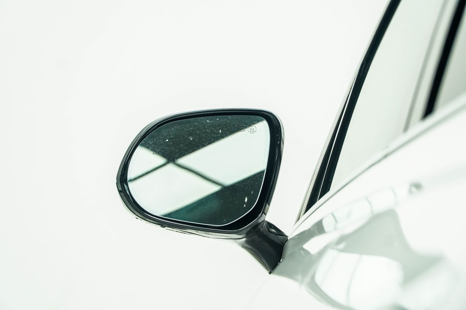 Used 2025 White Genesis 2.5T image 14