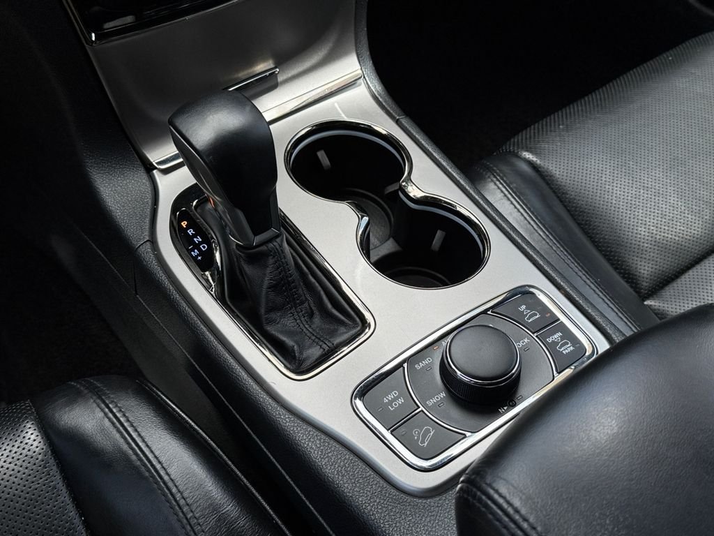 Used 2019 Diamond Black Jeep Overland image 16