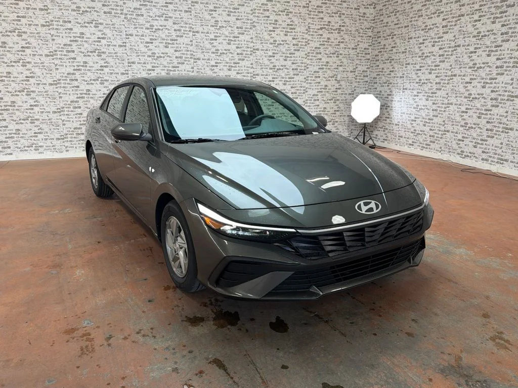 New 2026 Amazon Gray Hyundai SE image 1