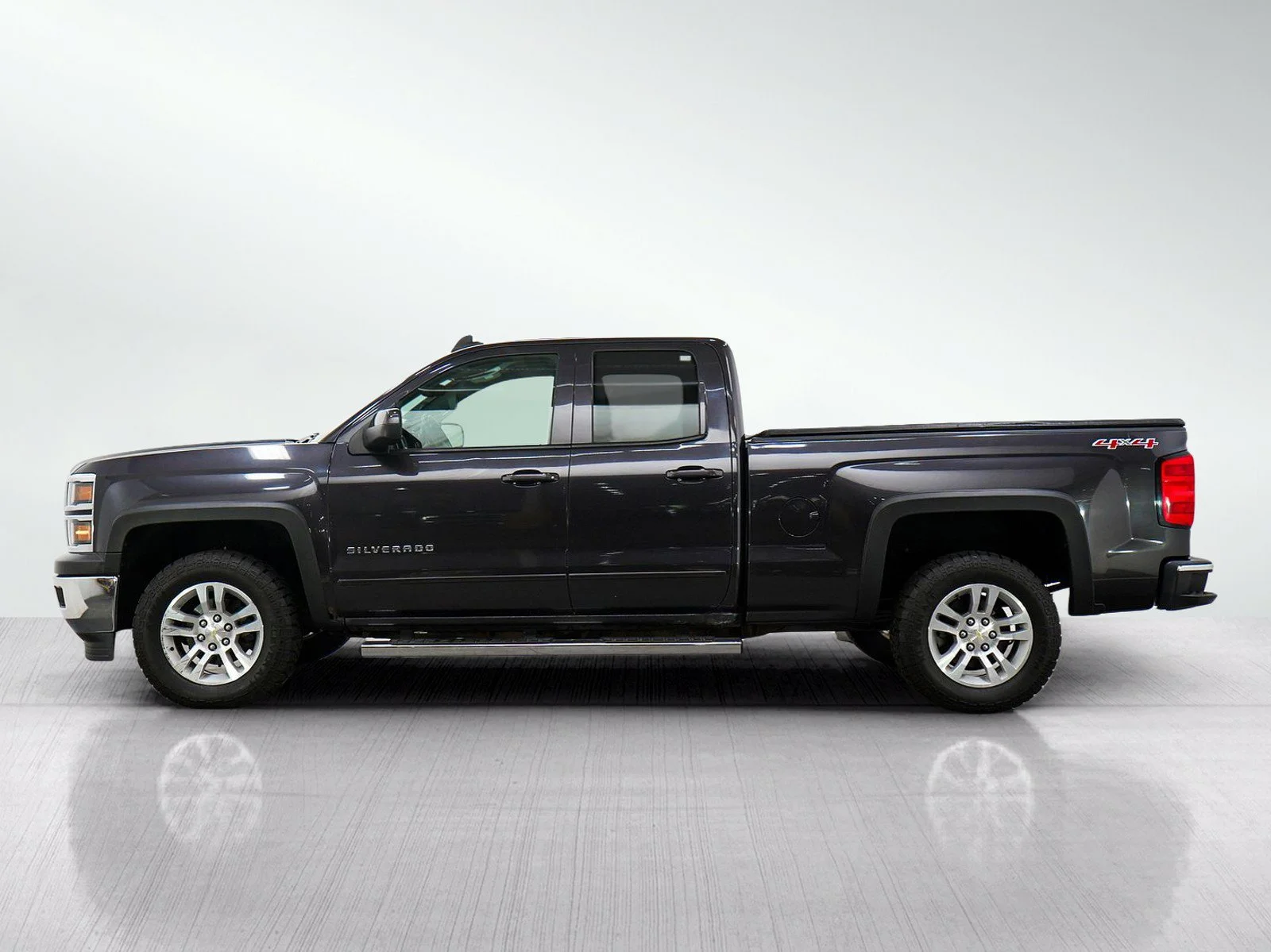 Used 2015 Chevrolet Silverado 1500 LT with VIN 1GCVKREC7FZ443483 for sale in Burnsville, Minnesota