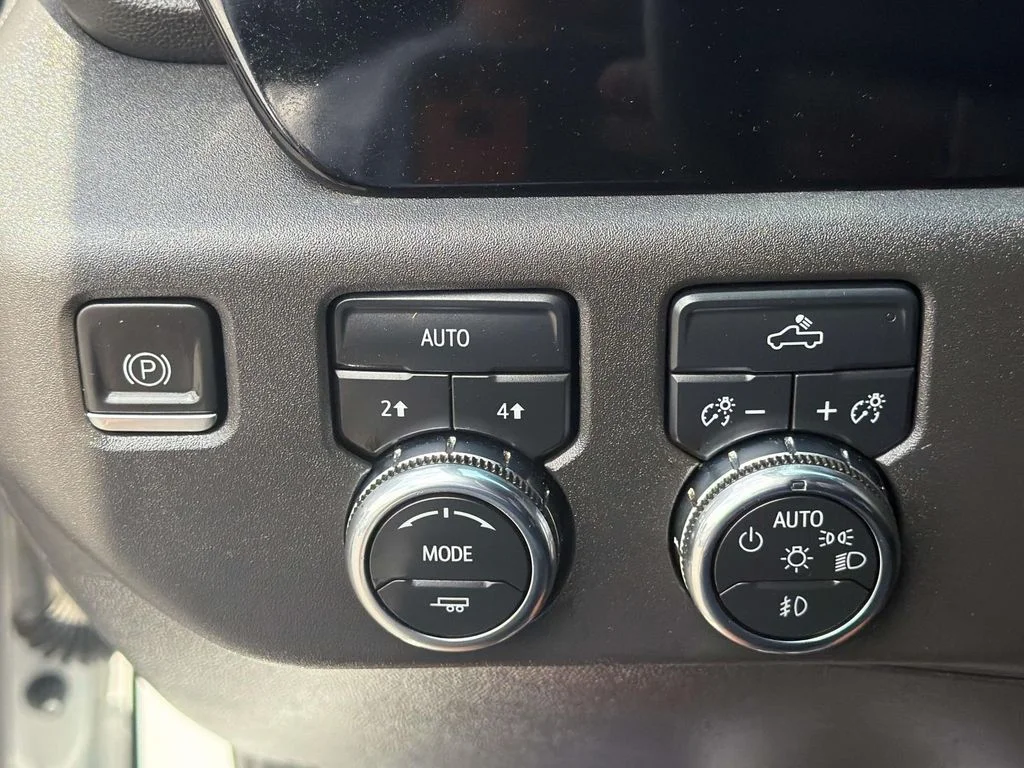 Used 2023 Summit White GMC Elevation image 24