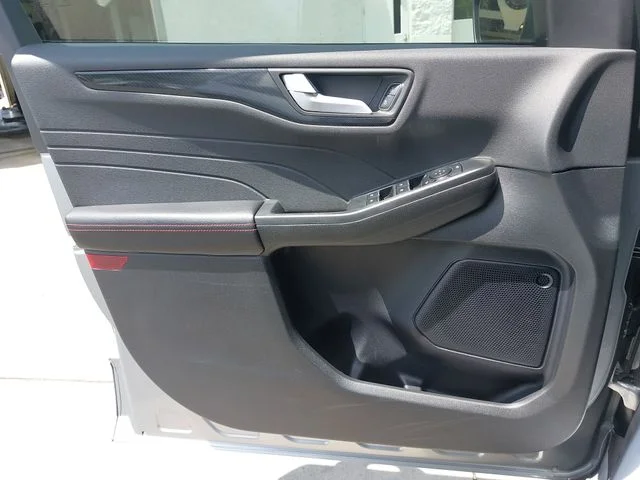 Used 2023 Silver Ford ST-Line image 27