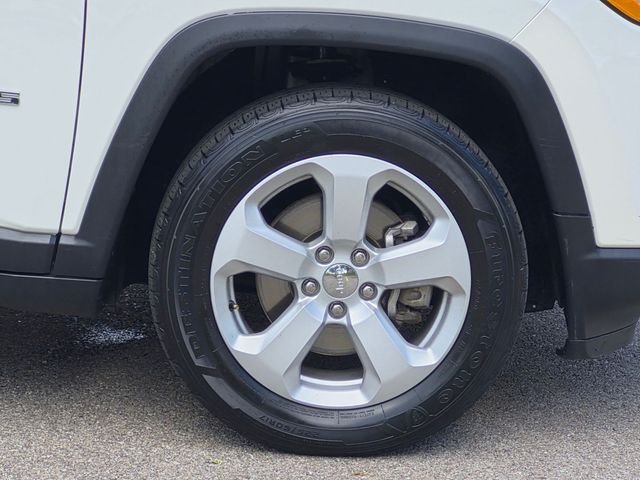 Used 2018 White Jeep Latitude image 10